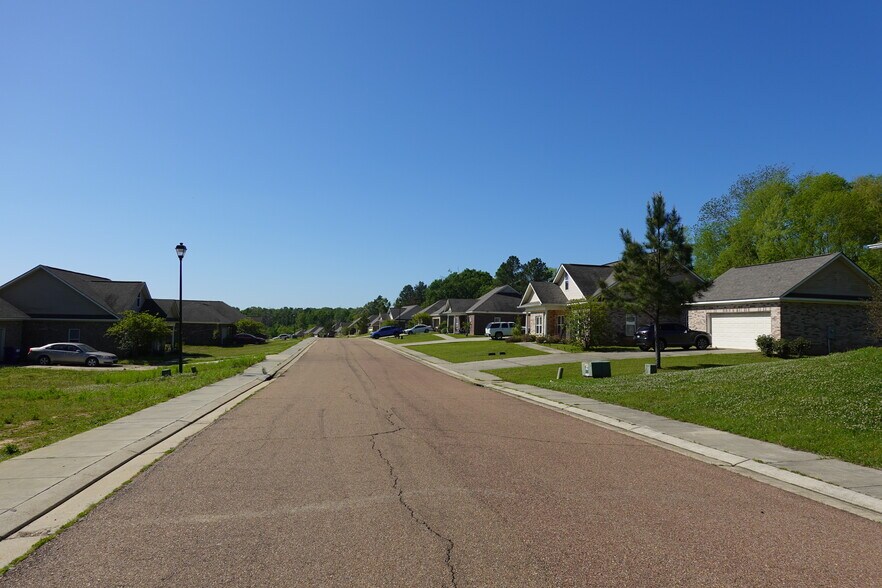 More Photos Of 285 Nelson Dr, Hazlehurst Apartments For Sale