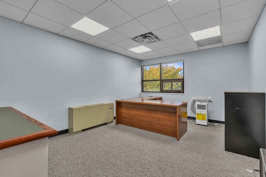 More Photos Of 1 Stone Pl, Bronxville Office For Lease