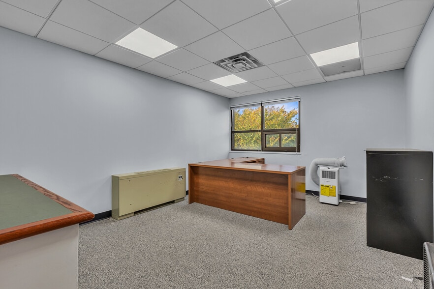 More Photos Of 1 Stone Pl, Bronxville Office For Lease