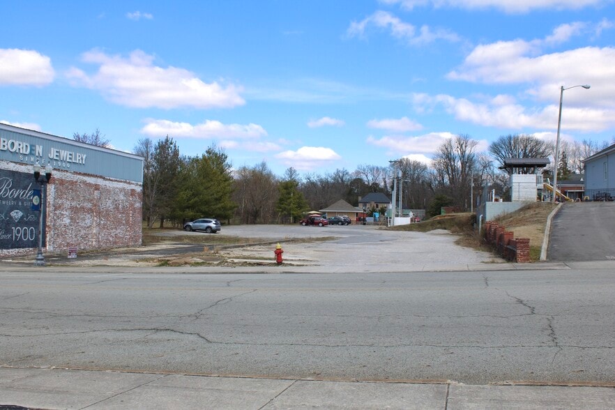 More Photos Of 136 E Broad St, Cookeville Land For Sale