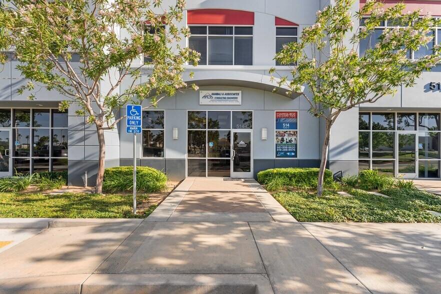 More Photos Of 514 Commerce Ave, Palmdale Medical For Sale