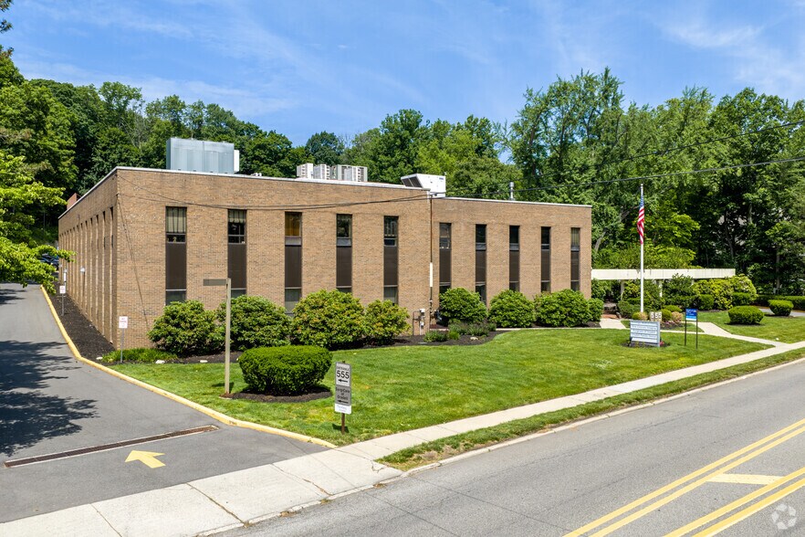 More Photos Of 555 Kinderkamack Rd, Oradell Medical For Sale