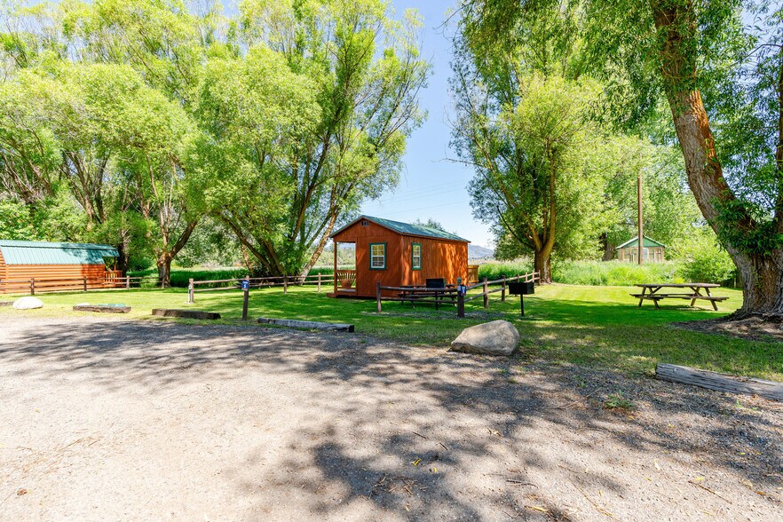 More Photos Of 8 W Curlew Lake Rd, Republic Self Storage For Sale