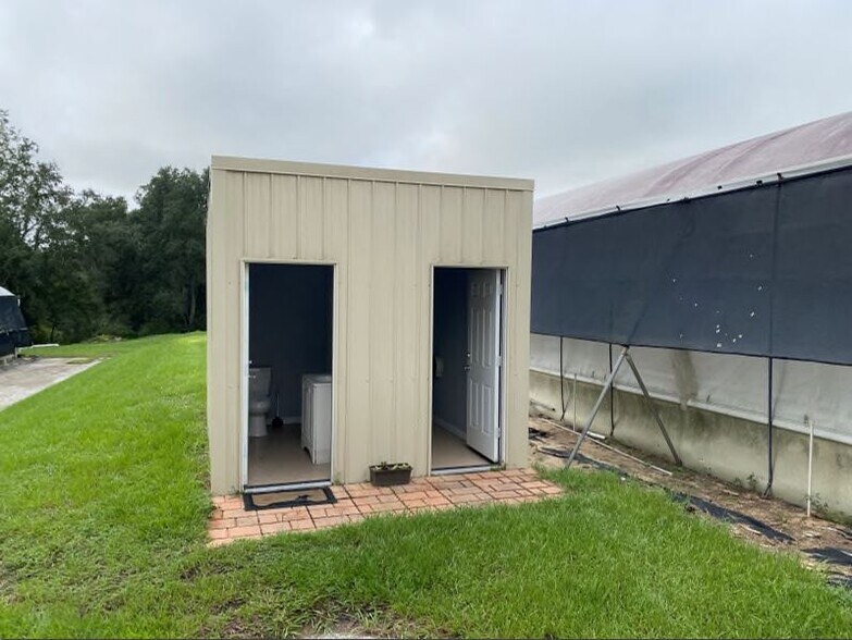 More Photos Of 17936 W Phil C Peters Rd, Winter Garden Garden Center For Sale