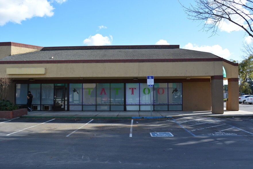 More Photos Of 3410 W Hammer Ln, Stockton Freestanding For Lease