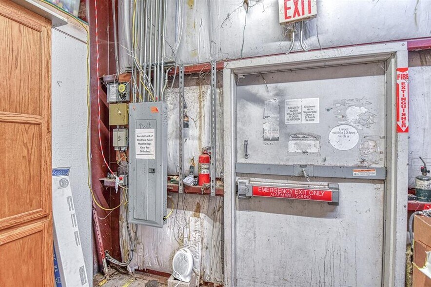 More Photos Of 102 E Central Blvd, Anadarko General Retail For Sale