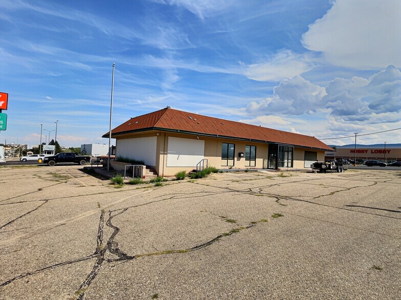 More Photos Of 2877 E 2nd St, Casper Service Station For Sale
