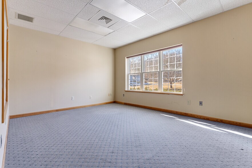 More Photos Of 128 Litchfield Rd, New Milford Medical For Sale