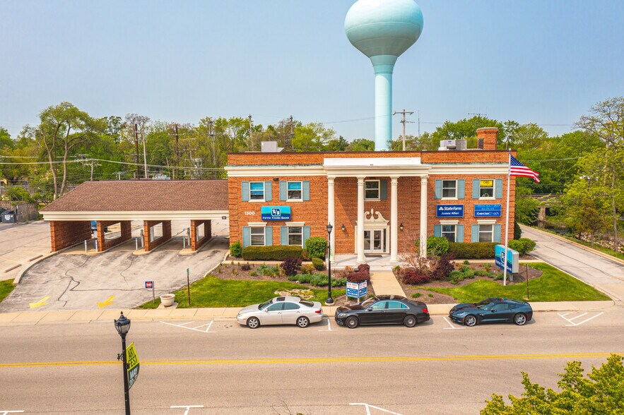 Primary Photo Of Fifth Third Bank Mixed Use Center, Northbrook Office For Sale