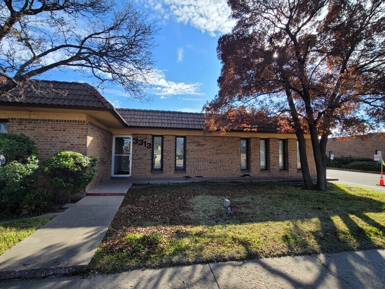 More Photos Of 3311-3313 81st St, Lubbock Medical For Lease