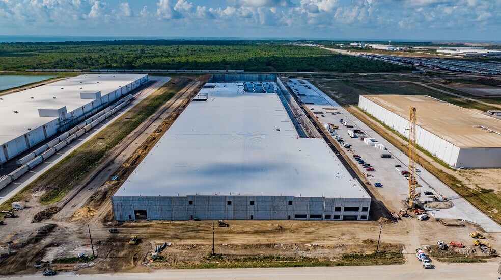 More Photos Of 6500 Nita Way, Baytown Distribution For Sale