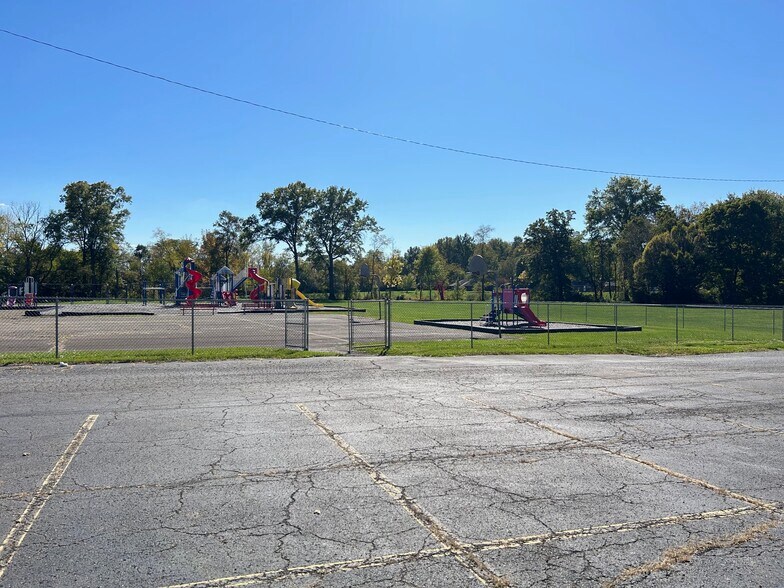 More Photos Of 709 Deacon St, Hebron Schools For Lease