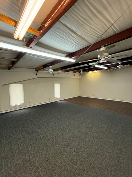 More Photos Of 8 Irongate Dr, Waldorf Warehouse For Lease