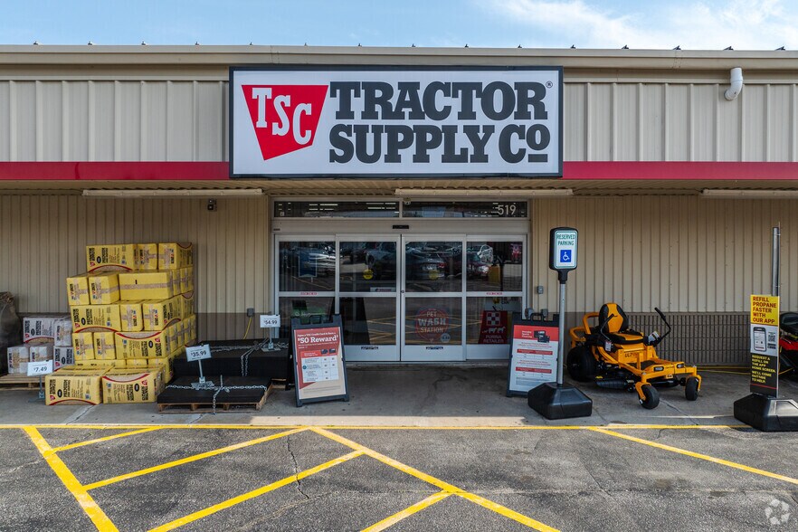 More Photos Of 519 N Madison St, Chilton Storefront For Sale