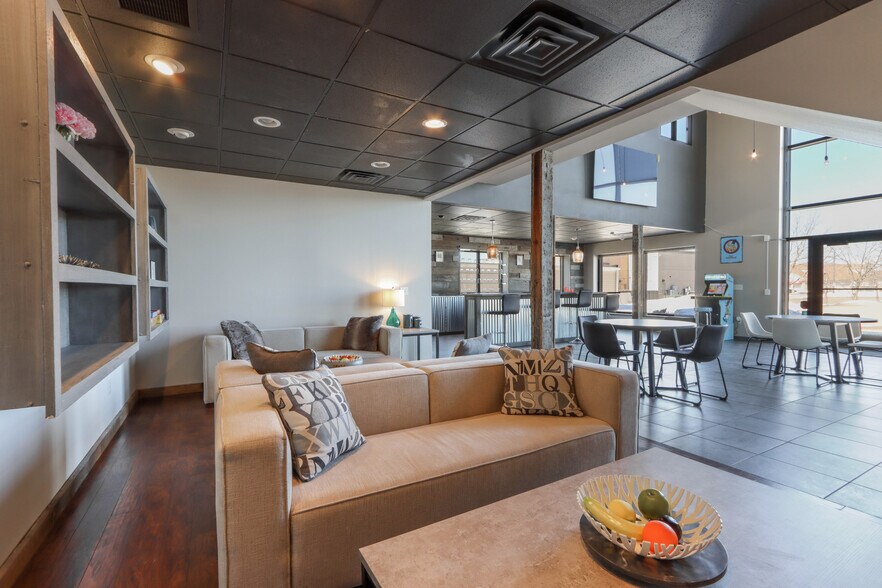 More Photos Of 1740 Park Ave, Plover Storefront Retail Office For Sale