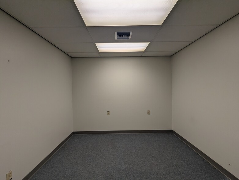 More Photos Of 715 Orleans St, Beaumont Office For Sale