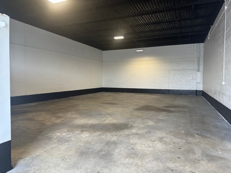 More Photos Of 238 Route 109, Farmingdale Warehouse For Lease