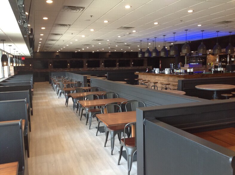 More Photos Of 74 Turnpike Sq, Milford Restaurant For Lease
