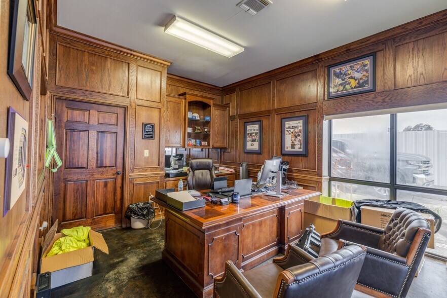 More Photos Of 208 Franklin Dr, West Monroe Distribution For Sale
