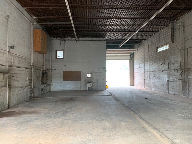 More Photos Of 2525 Rockefeller Ave, Cleveland Warehouse For Lease