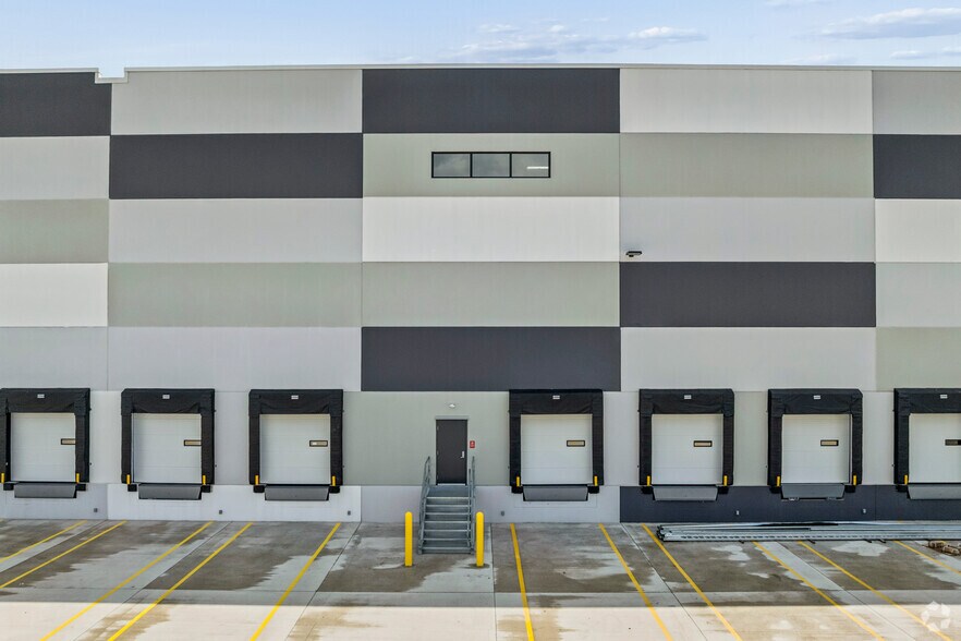 More Photos Of Alberigi Dr, Jessup Distribution For Lease