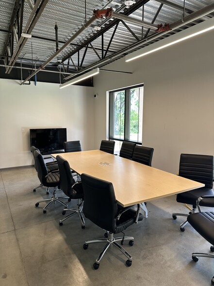 More Photos Of 1825 Airport Rd, Ukiah Airplane Hangar For Lease