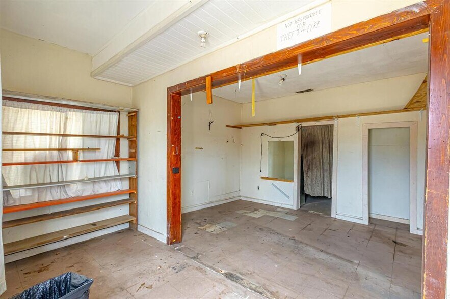 More Photos Of 1801 San Bernardo Ave, Laredo General Retail For Sale