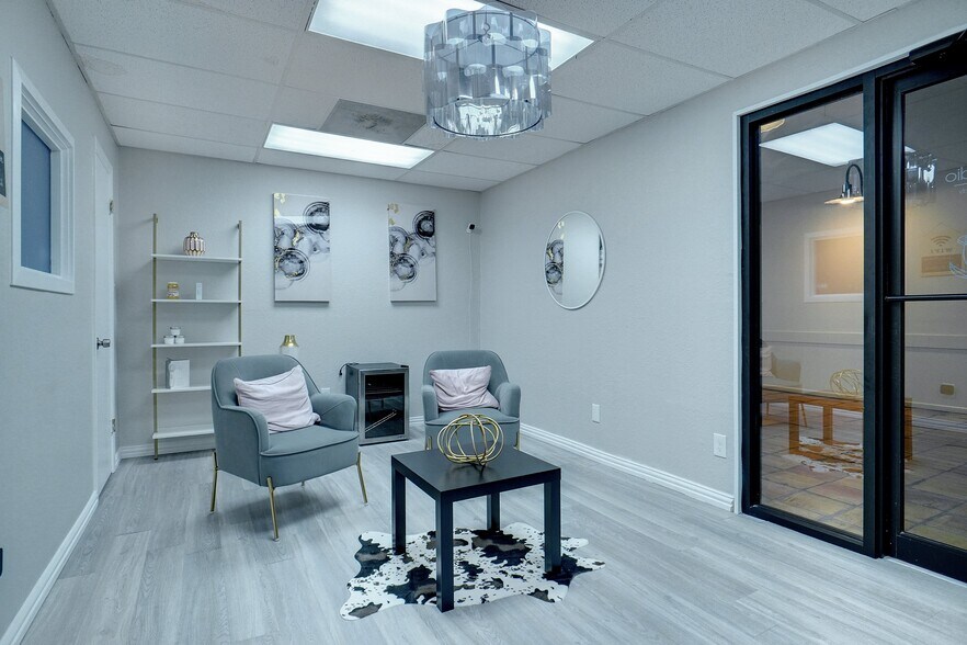 More Photos Of 813 Brown Trl, Bedford Office For Lease