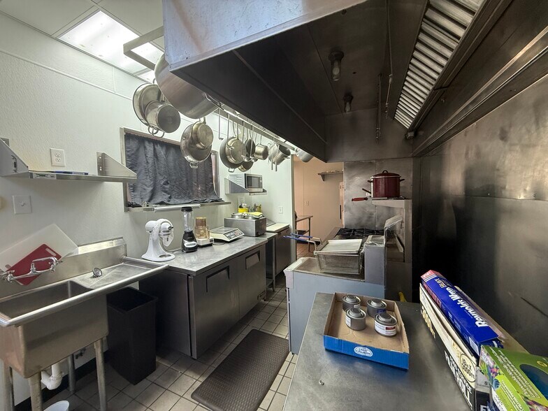 More Photos Of 33518 W Jefferson Ave, Rockwood Restaurant For Sale