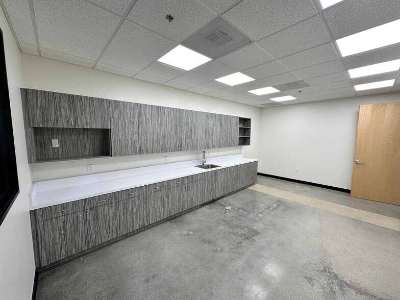 More Photos Of 15711-15777 S Broadway, Gardena Warehouse For Sale