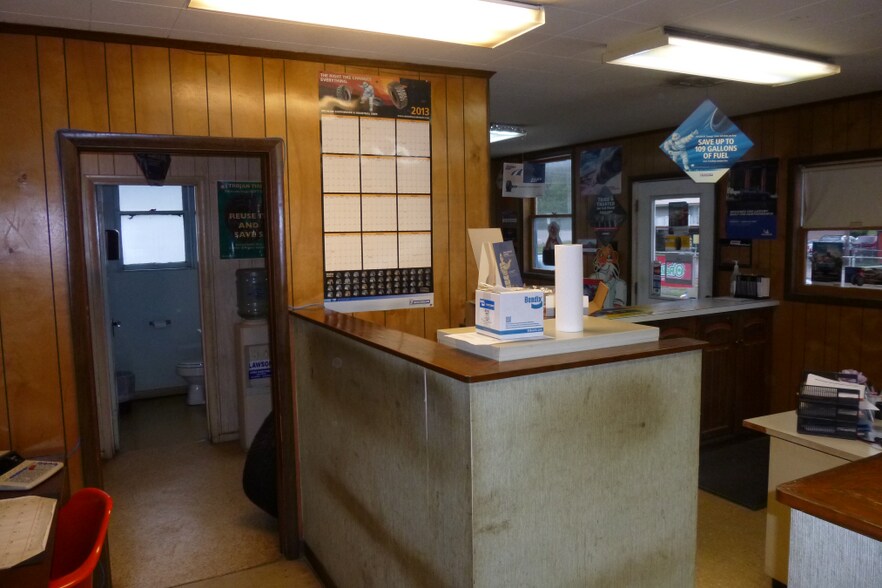 More Photos Of 1809 2nd Ave E, Big Stone Gap Service For Sale