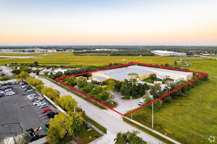 More Photos Of 900 Armstrong Blvd, Kissimmee Warehouse For Lease