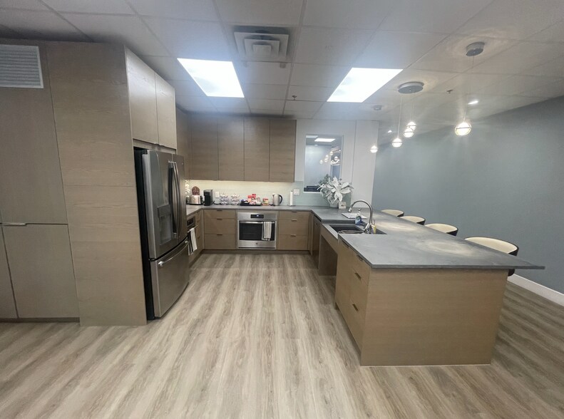 More Photos Of 8500 Bluffstone Cv, Austin Office For Sale