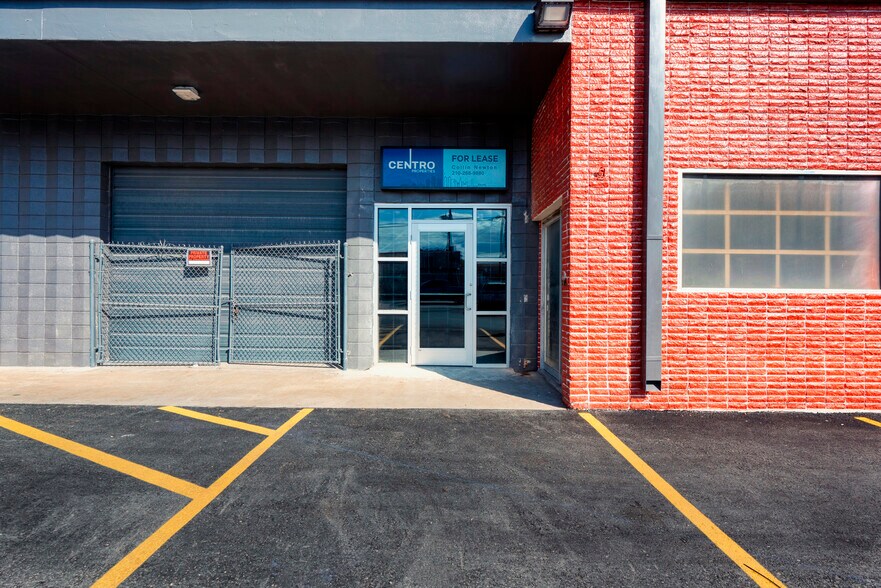 More Photos Of 1350-1390 N Colorado St, San Antonio Showroom For Lease