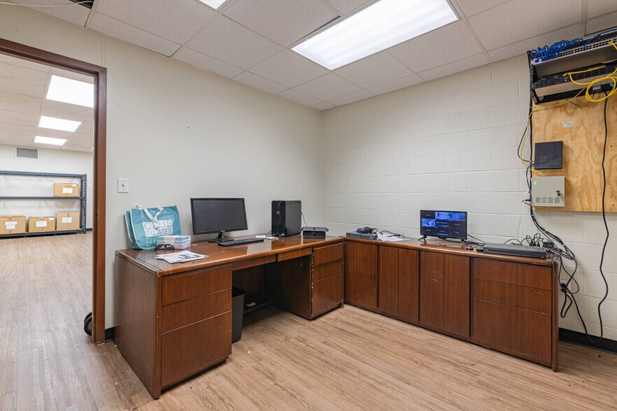 More Photos Of 3020 E River Rd, Moraine Warehouse For Lease