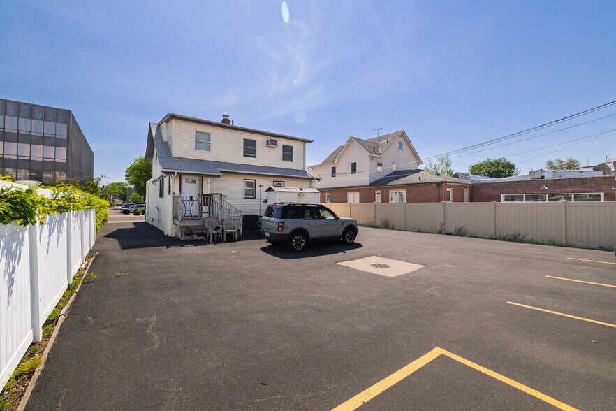 More Photos Of 114 N Park Ave, Rockville Centre Storefront Retail Residential For Sale