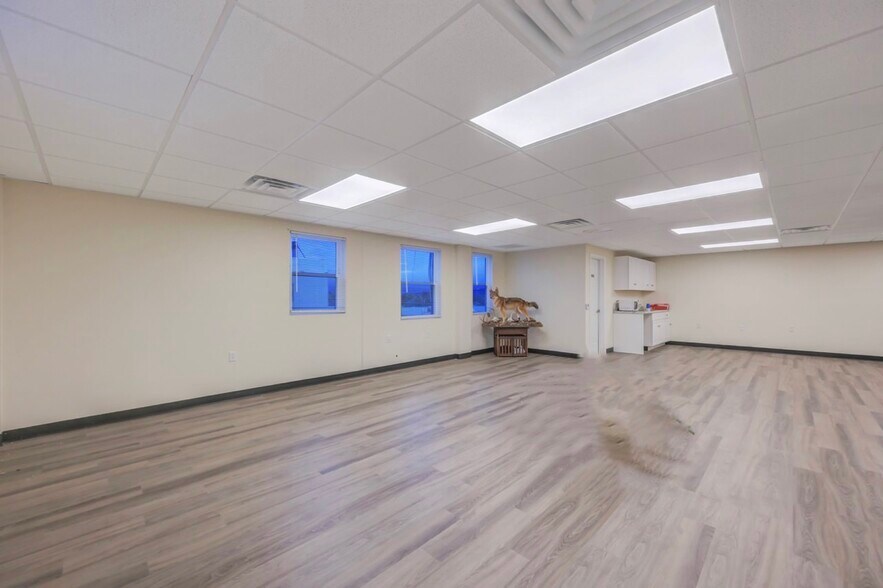 More Photos Of 116-120 Monahan Ave, Dunmore Flex For Lease