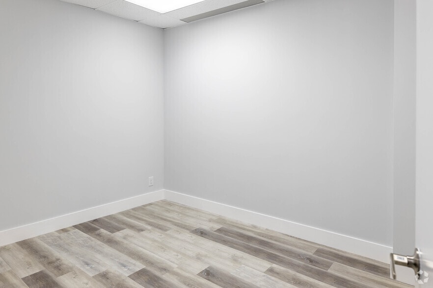 More Photos Of 2500 E Hallandale Beach Blvd, Hallandale Beach Office For Lease