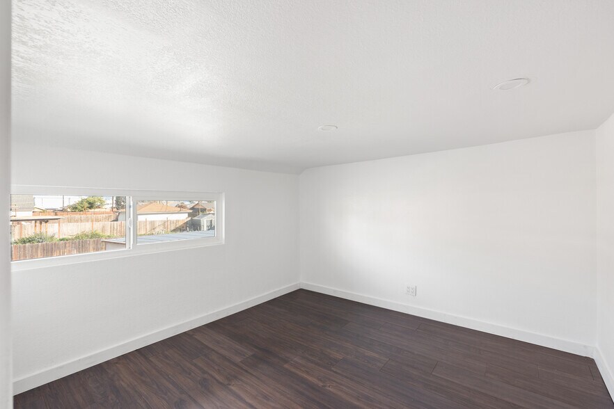 More Photos Of 1825 Baker St, Bakersfield Specialty For Sale