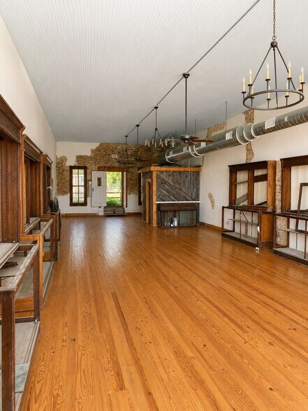 More Photos Of 8706 W US Highway 377, Tolar Flex For Lease