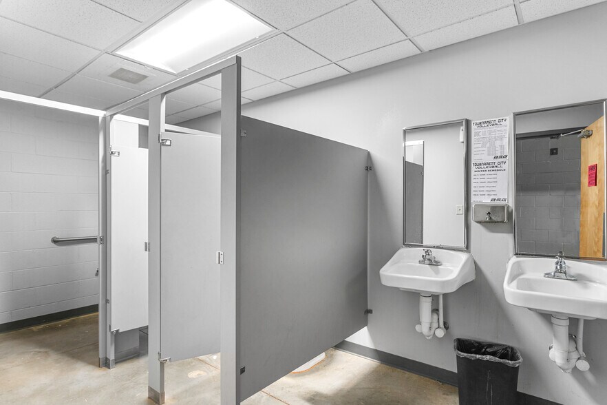 More Photos Of 2233 W Hanford Rd, Burlington Freestanding For Sale