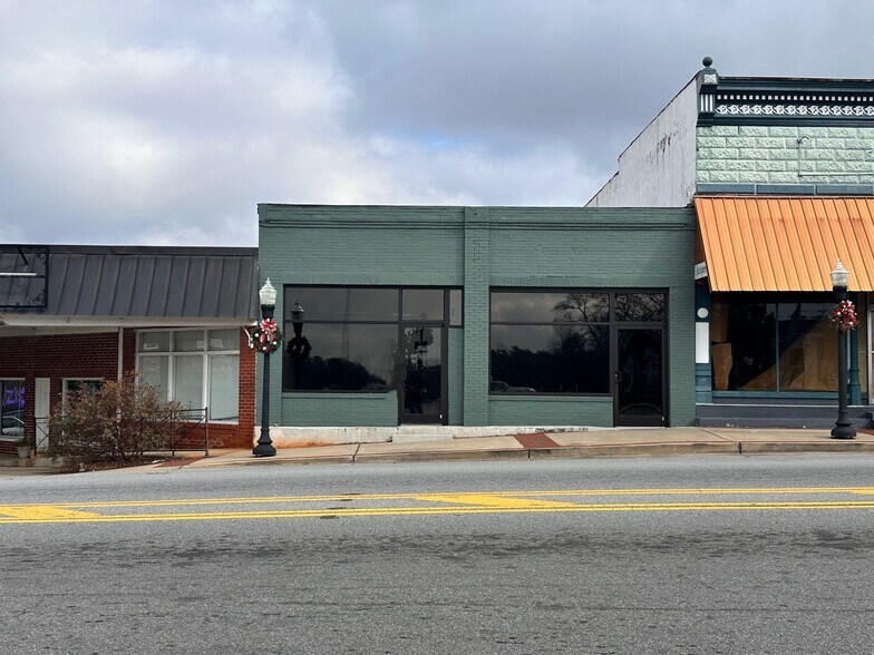 More Photos Of 1484 Washington St, Clarkesville General Retail For Sale