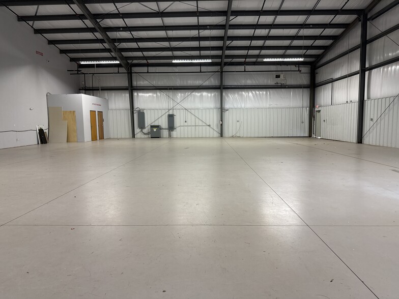 More Photos Of 840 Biscayne Dr, Concord Warehouse For Lease