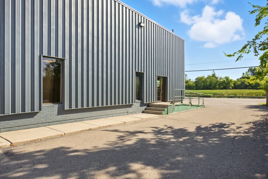 More Photos Of 4800 Joslyn Rd, Lake Orion Light Manufacturing For Sale