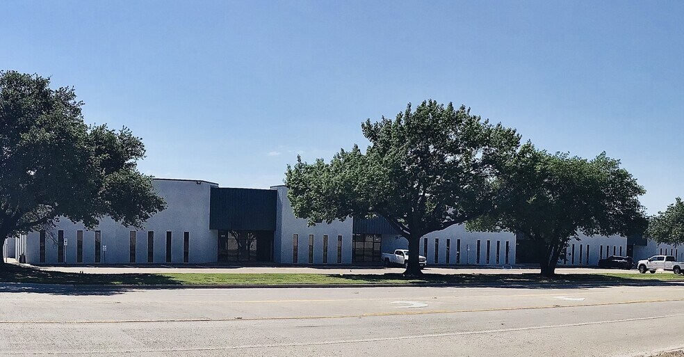 More Photos Of 808 S Blue Mound Rd, Fort Worth Unknown For Lease