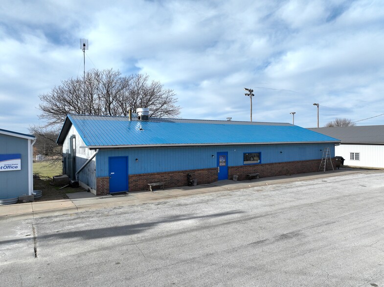 More Photos Of 202 Ash St, Pleasant Dale Bar For Sale