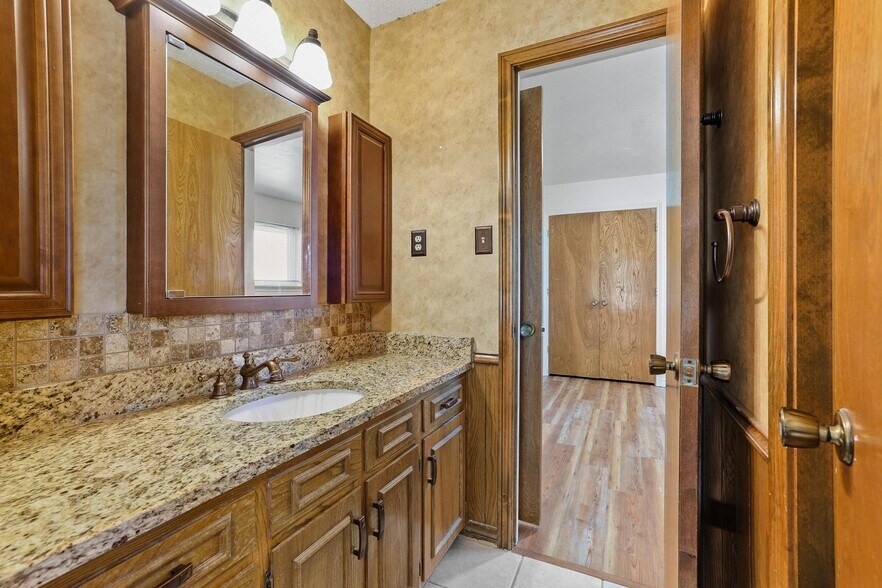 More Photos Of 12869 FM 1385, Pilot Point Light Distribution For Lease