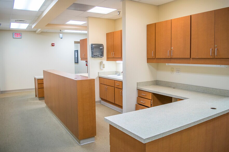 More Photos Of 3801 50th St, Lubbock Unknown For Lease