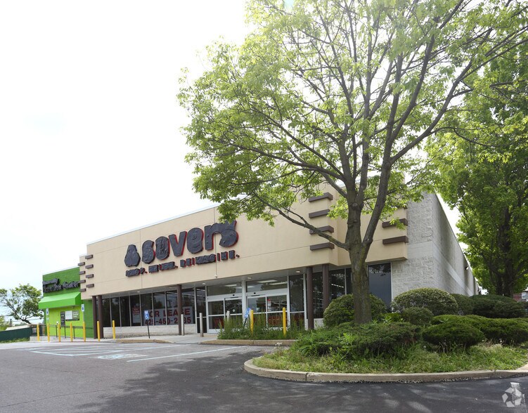 More Photos Of 300 N York Rd, Willow Grove Storefront For Lease