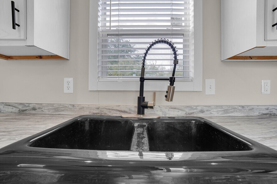 More Photos Of 42851 E County Road 1470, Lone Wolf Land For Sale